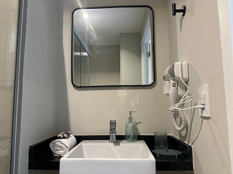 Paraíso: Studio com varanda e vista incrível 408