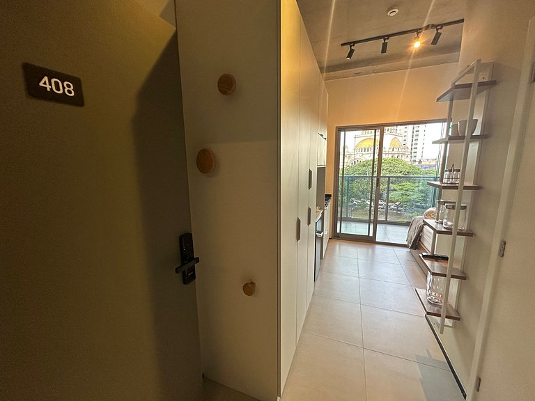 Paraíso: Studio com varanda e vista incrível 408