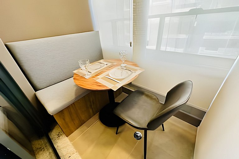 Studio com piscina rooftop ao lado do Allianz 1408