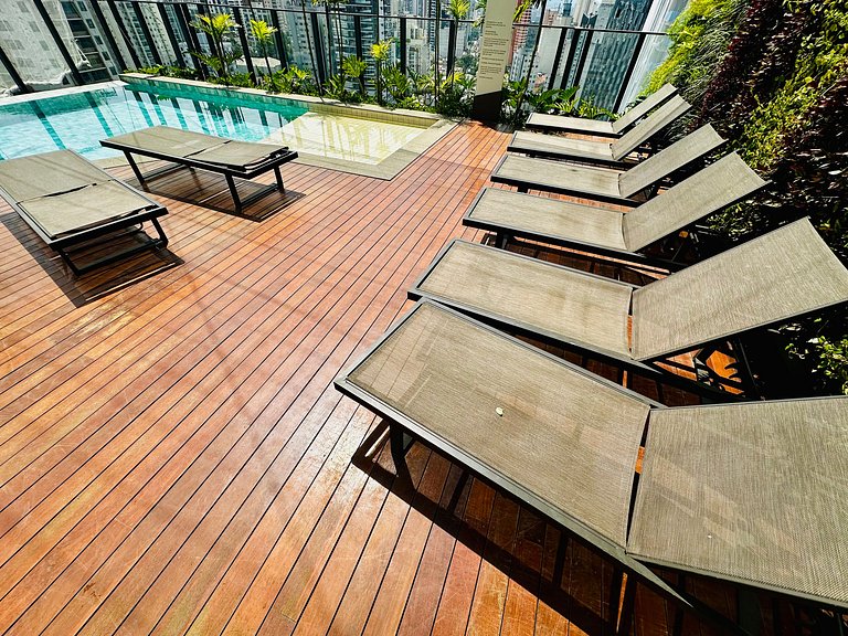 Studio com piscina rooftop ao lado do Allianz 1408