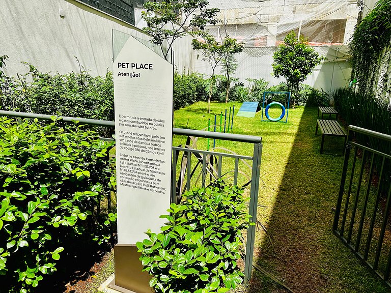 Studio com piscina rooftop ao lado do Allianz 1408