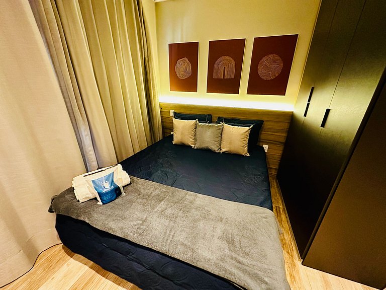 Studio com piscina rooftop ao lado do Allianz 1408