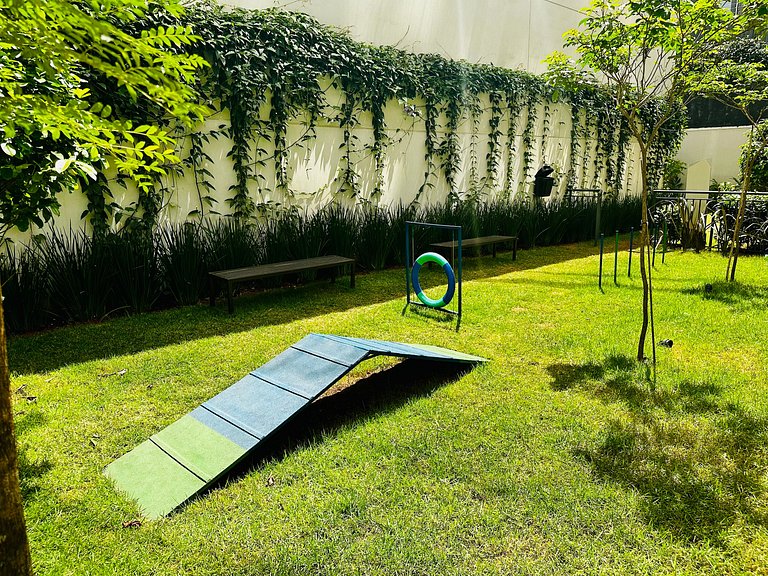 Studio com piscina rooftop ao lado do Allianz 1408