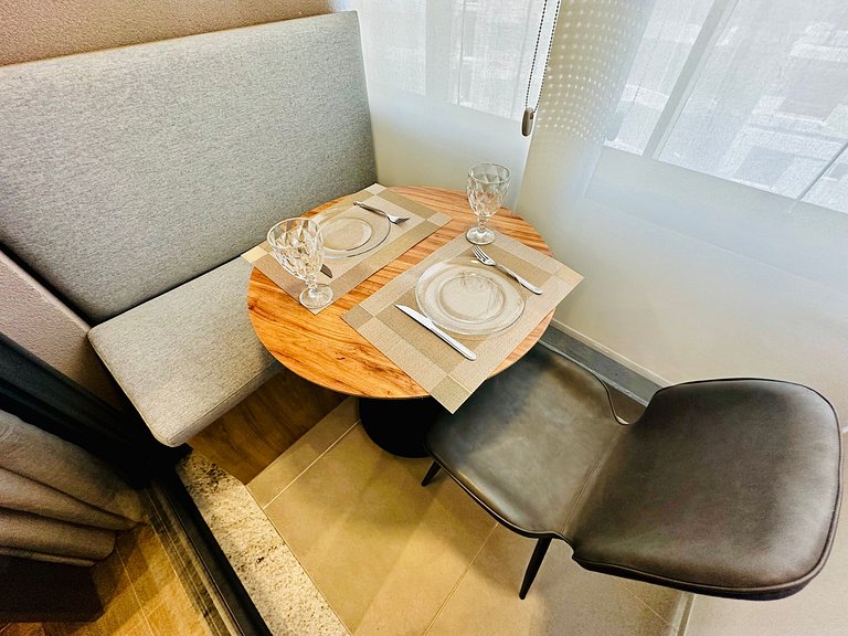 Studio com piscina rooftop ao lado do Allianz 1408