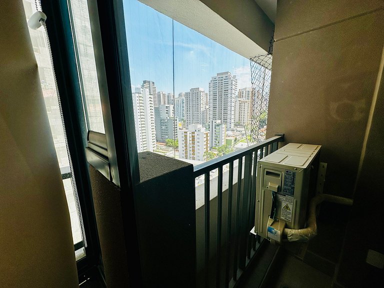 Studio com piscina rooftop ao lado do Allianz 1408