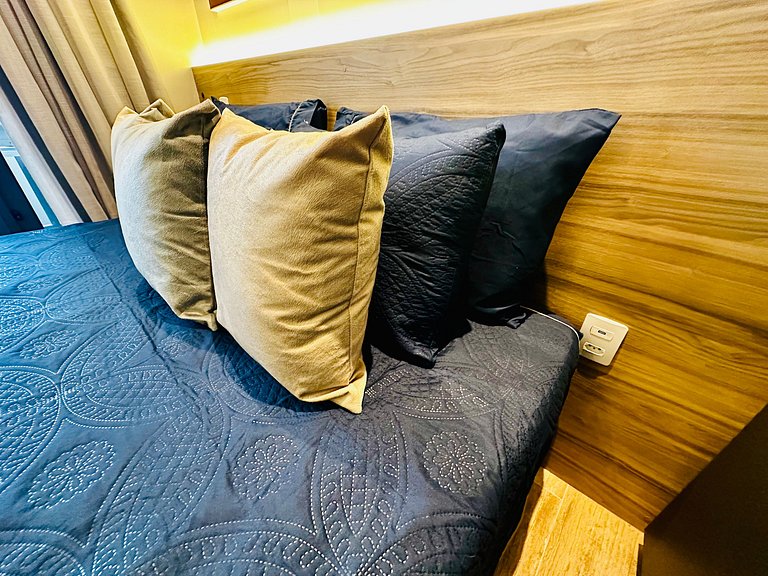 Studio com piscina rooftop ao lado do Allianz 1408