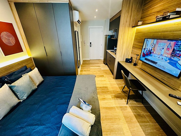 Studio com piscina rooftop ao lado do Allianz 1408