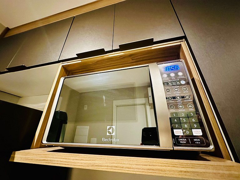 Studio com piscina rooftop ao lado do Allianz 1408