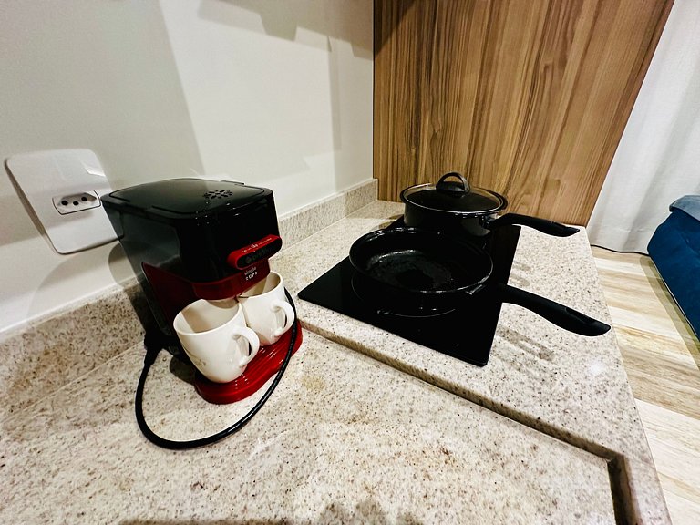 Studio com piscina rooftop ao lado do Allianz 1408