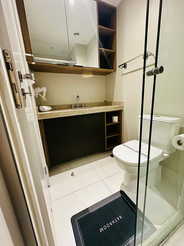 Studio com piscina rooftop ao lado do Allianz 1408