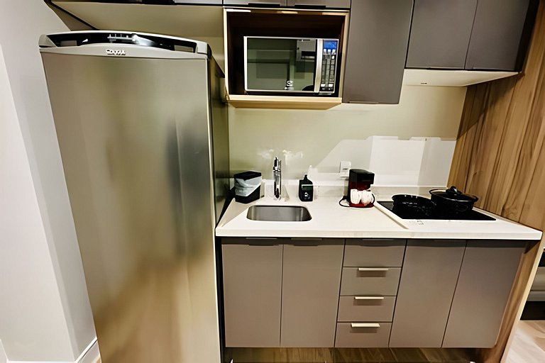 Studio com piscina rooftop ao lado do Allianz 1408