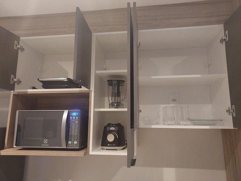 Studio com piscina rooftop ao lado do Allianz 1408