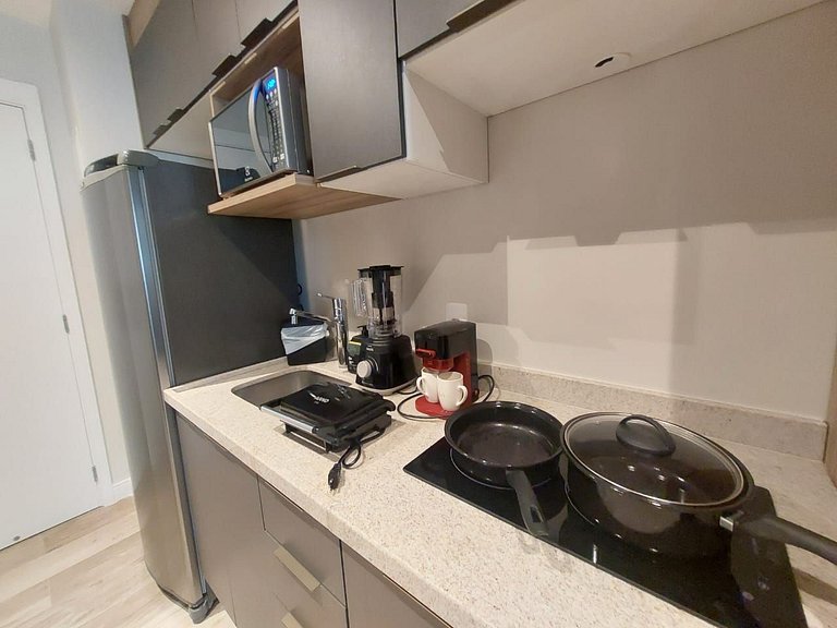 Studio com piscina rooftop ao lado do Allianz 1408