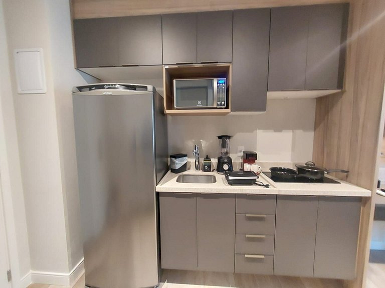 Studio com piscina rooftop ao lado do Allianz 1408