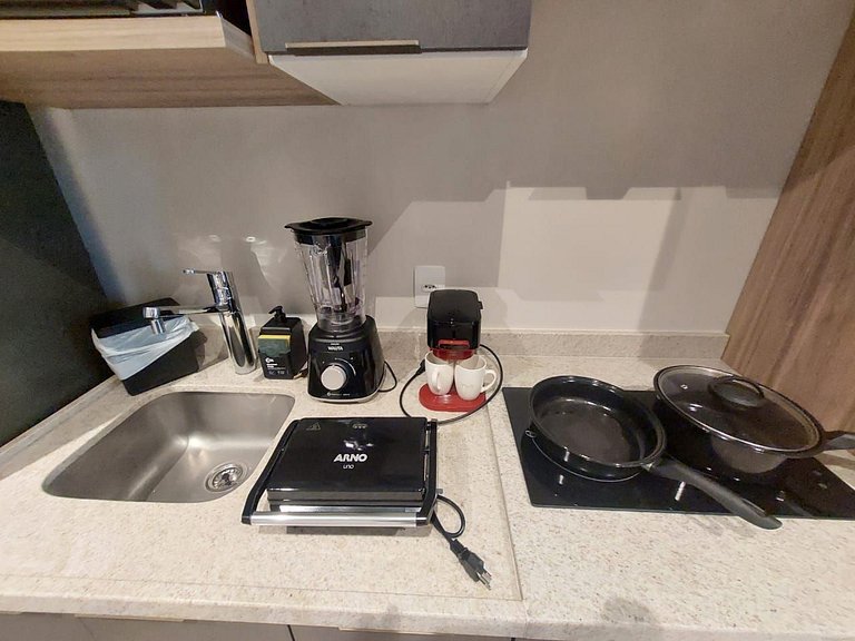 Studio com piscina rooftop ao lado do Allianz 1408