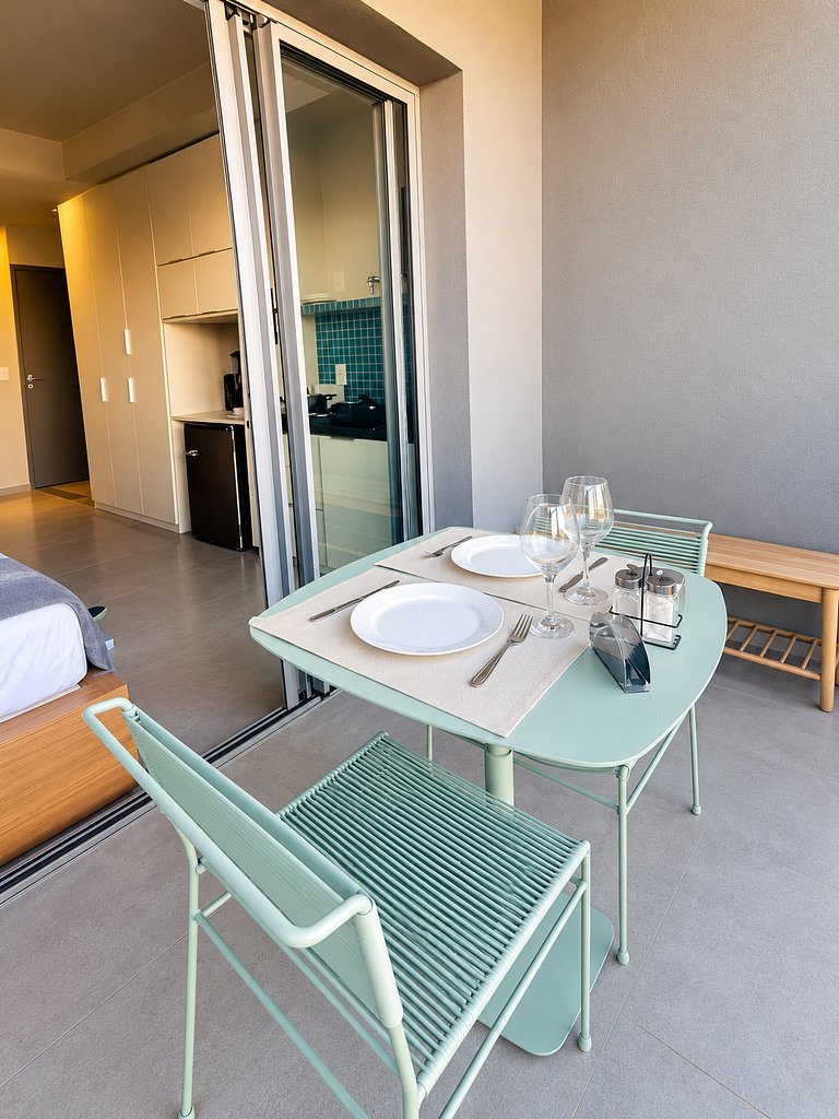 Paraíso: Studio com varanda e vista incrível 408